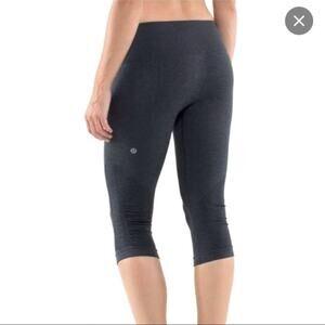 Lululemon In The Flow Crop II Heathered Black Seamless Crop Leggings Size 2